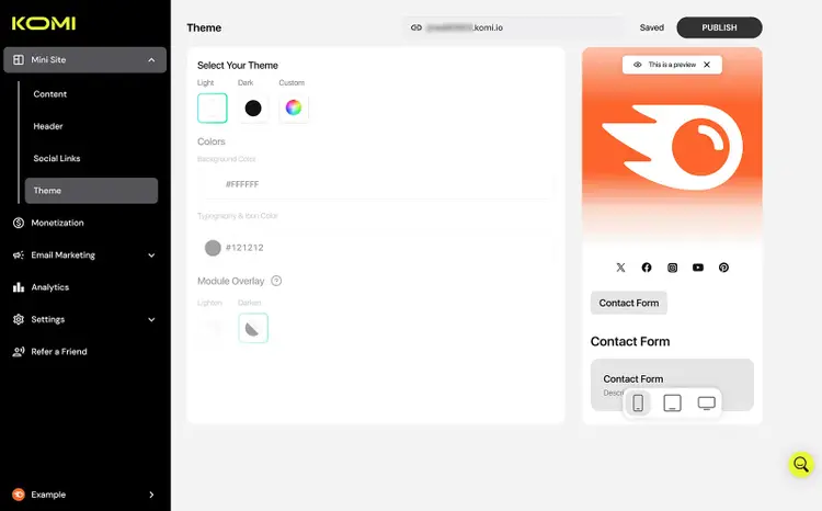 Komi website builder interface showing theme customization options and a mobile site preview.