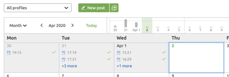 Social Media Poster Kalender mit geplanten Beiträgen für April