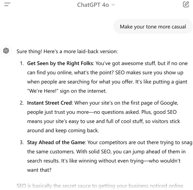 ChatGPT 4o con un chat que muestra un prompt solicitando un tono más casual y una respuesta detallando los beneficios del SEO