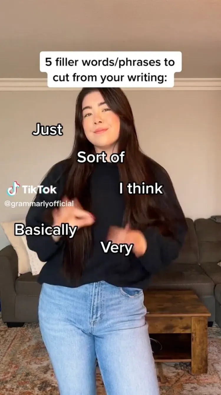 Vídeo de TikTok de Grammarly que enseña a los usuarios las frases de relleno comunes que los escritores deben evitar