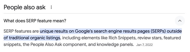 Sección "¿Qué son las características SERP?" de una publicación de blog que aparece como resultado de "¿Qué significan las características SERP?" en la sección PAA de la SERP