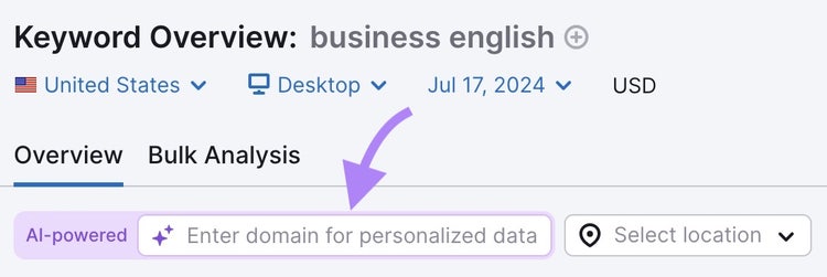 El cuadro “Ingrese el dominio para obtener datos personalizados” impulsado por IA en la Descripción general de palabras clave está resaltado