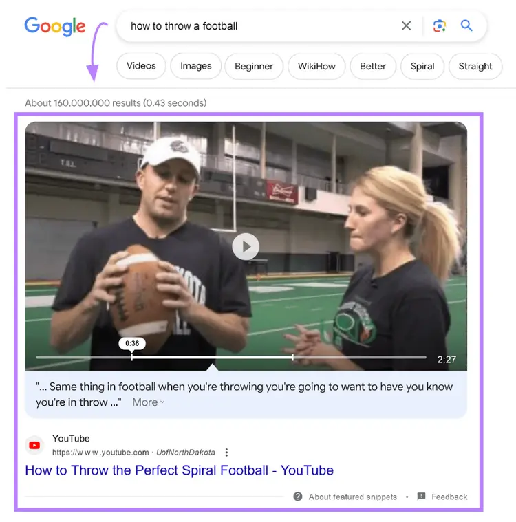 Búsqueda Google featured snippet cómo lanzar fútbol vídeo destacado
