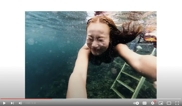 Vídeo de una usuaria de Airbnb, captando su inmersión en el mar