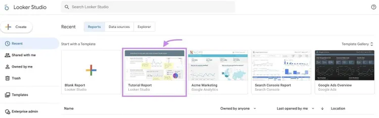Informe Tutorial de Looker Studio resaltado en morado
