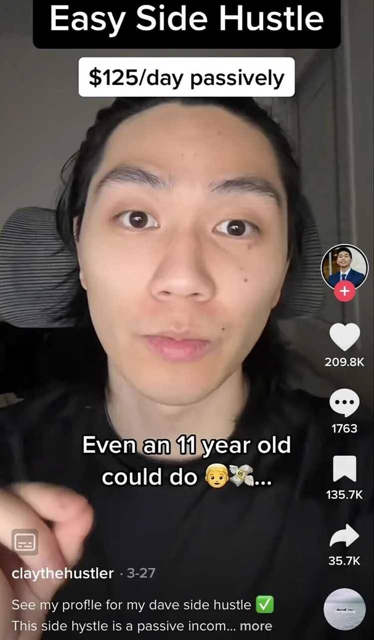 La página Para ti de TikTok muestra un vídeo del usuario @claythehustler sobre consejos financieros y de ingresos pasivos
