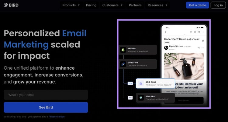 Imagen principal de la página de inicio: un teléfono inteligente con la herramienta de marketing por correo electrónico Bird en acción
