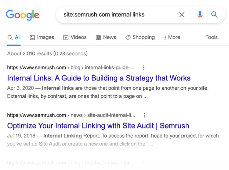 Resultados de Google para las páginas de Semrush sobre enlaces internos