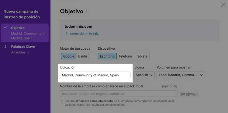 Modal de configuración de objetivo para campaña de rastreo local con ubicación y opciones de dispositivo
