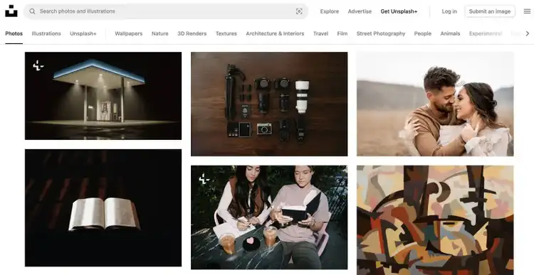 Page d'accueil d'Unsplash avec de nombreuses images de haute qualité de leur bibliothèque affichées.