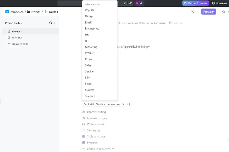 ClickUp propose une liste déroulante de types de contenus et de besoins professionnels à choisir.