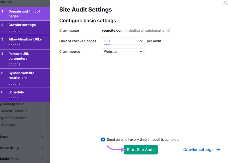 Paramètres d'audit du site affichant les options de configuration des paramètres de base, avec le bouton vert « Démarrer l'audit du site » mis en évidence par une flèche.