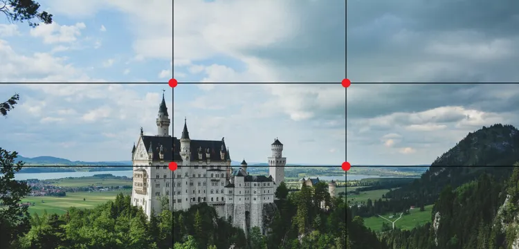 Photographie chateau Neuschwanstein avec grille de composition regle des tiers superposee