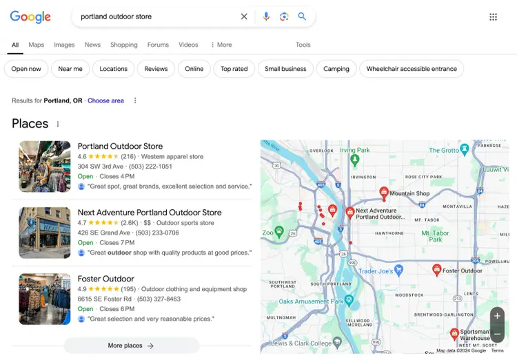 Une recherche locale affiche les lieux pertinents et une carte de la zone sur Google Maps