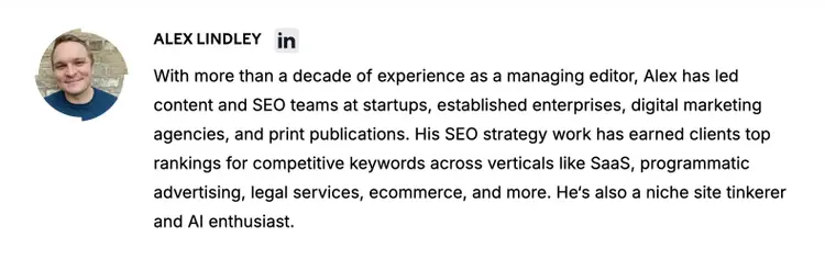Una biografia dell'autore su Semrush che include una foto, una biografia descrittiva che descrive in dettaglio la sua esperienza e un collegamento al suo profilo LinkedIn.