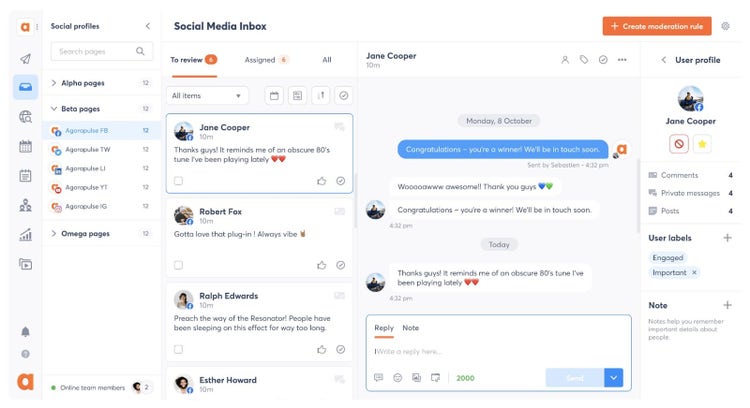 Posta in arrivo dei social media in Agorapulse che mostra i canali connessi, i messaggi, i thread dei messaggi e le informazioni del profilo utente.
