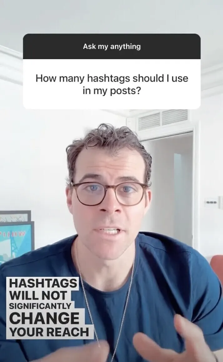 モッセリのインスタグラムの投稿で、 "投稿にいくつのハッシュタグを使うべきか" の質問に答えている。