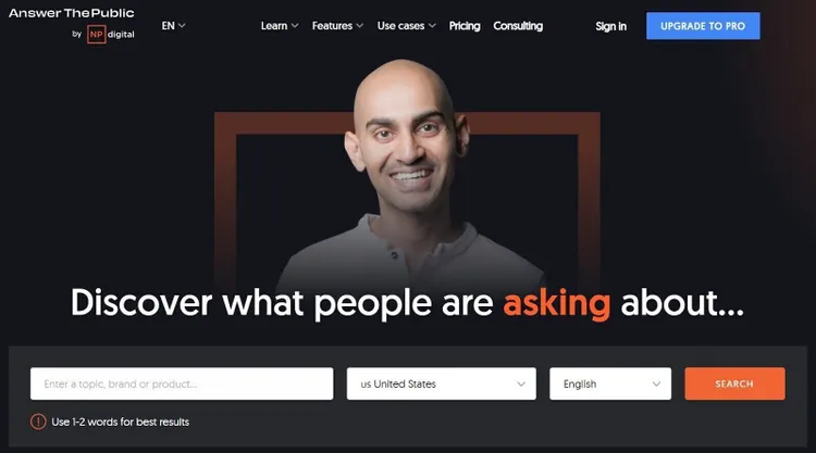 Página inicial do AnswerThePublic com o título "Descubra o que as pessoas estão perguntando sobre..." e uma barra de pesquisa